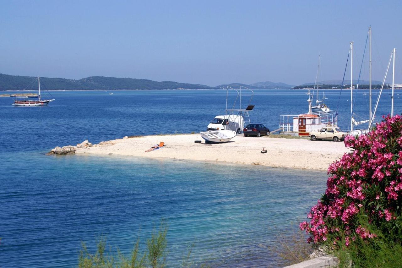 Family Friendly Seaside Apartments Brodarica, Sibenik - 15270 Extérieur photo