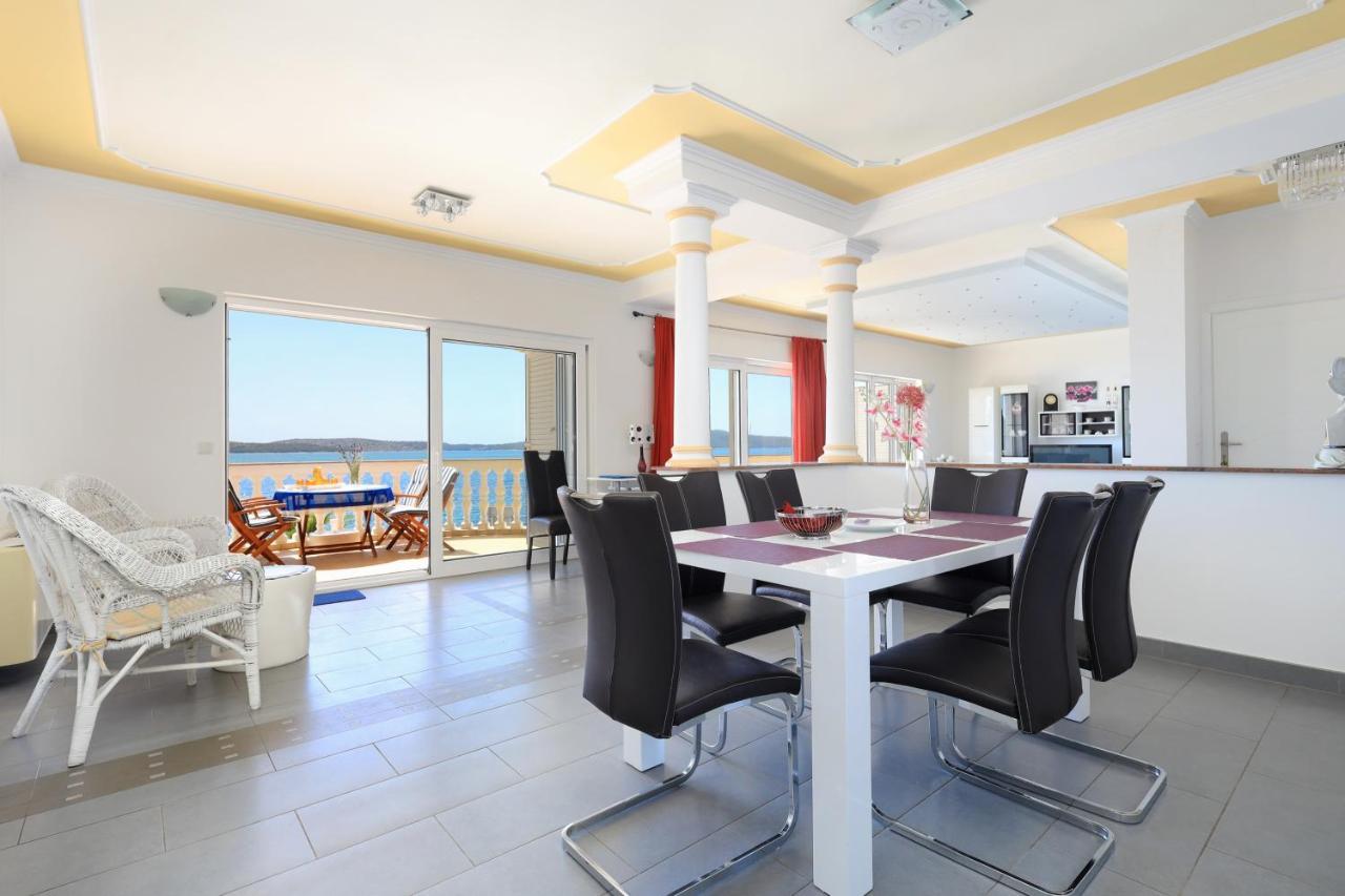 Family Friendly Seaside Apartments Brodarica, Sibenik - 15270 Extérieur photo