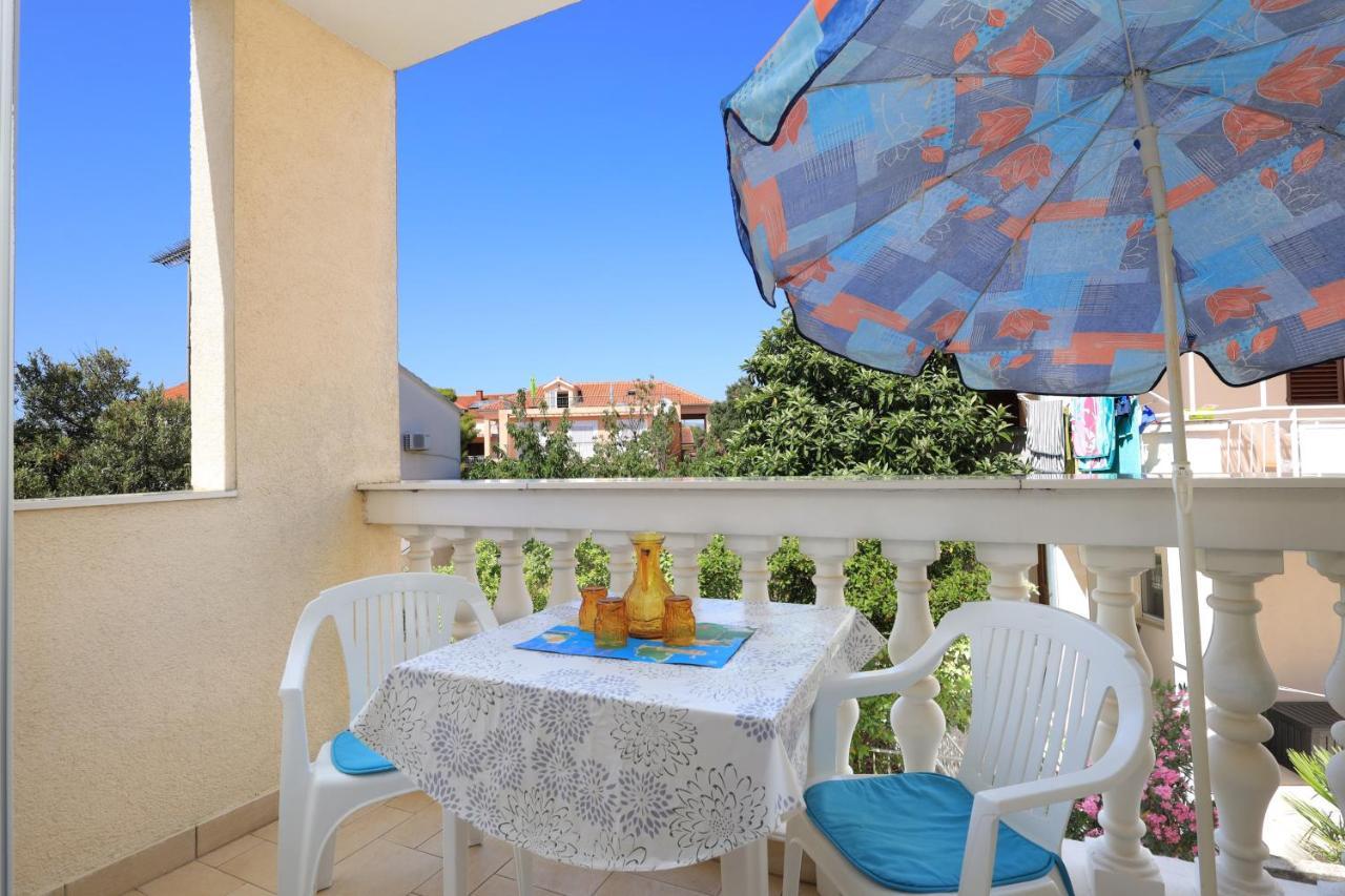 Family Friendly Seaside Apartments Brodarica, Sibenik - 15270 Extérieur photo
