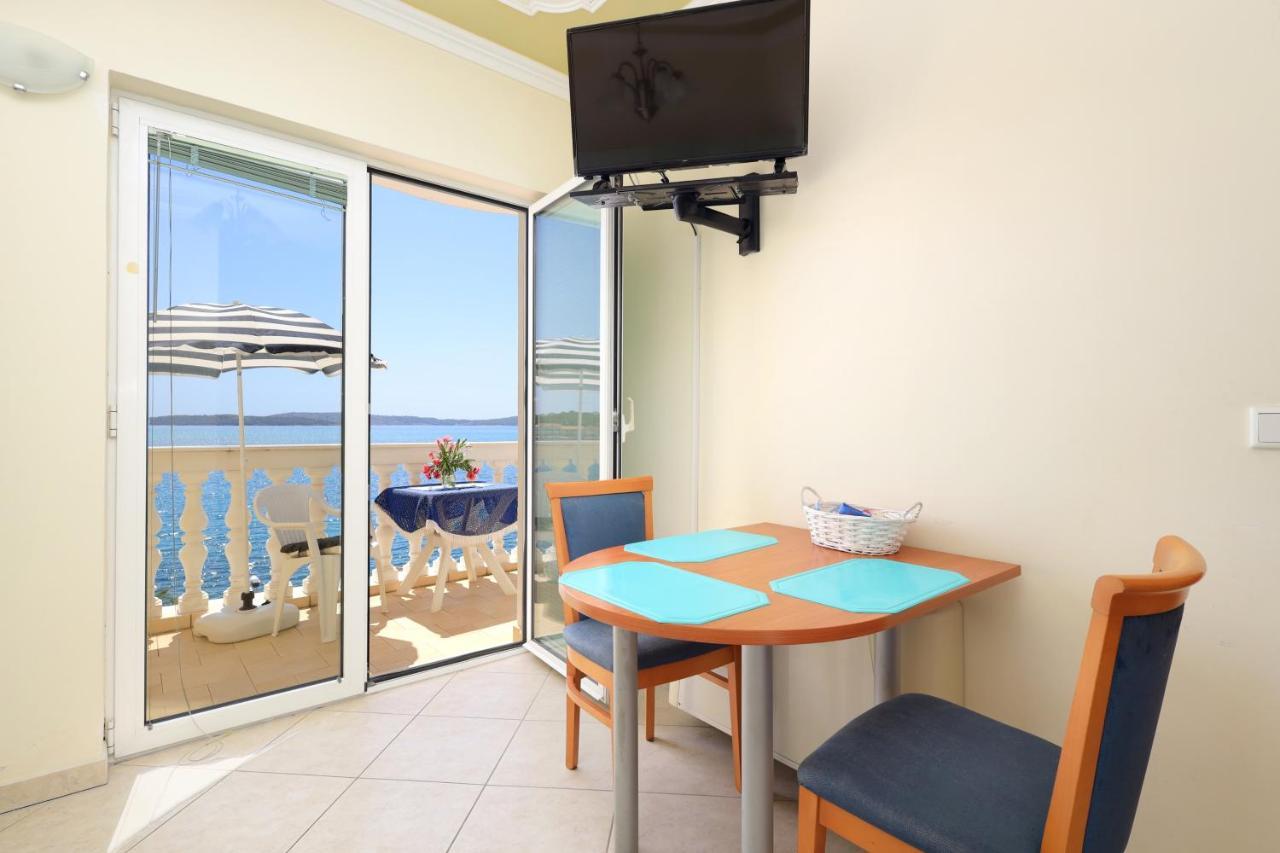 Family Friendly Seaside Apartments Brodarica, Sibenik - 15270 Extérieur photo