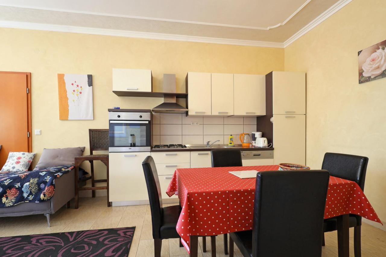 Family Friendly Seaside Apartments Brodarica, Sibenik - 15270 Extérieur photo