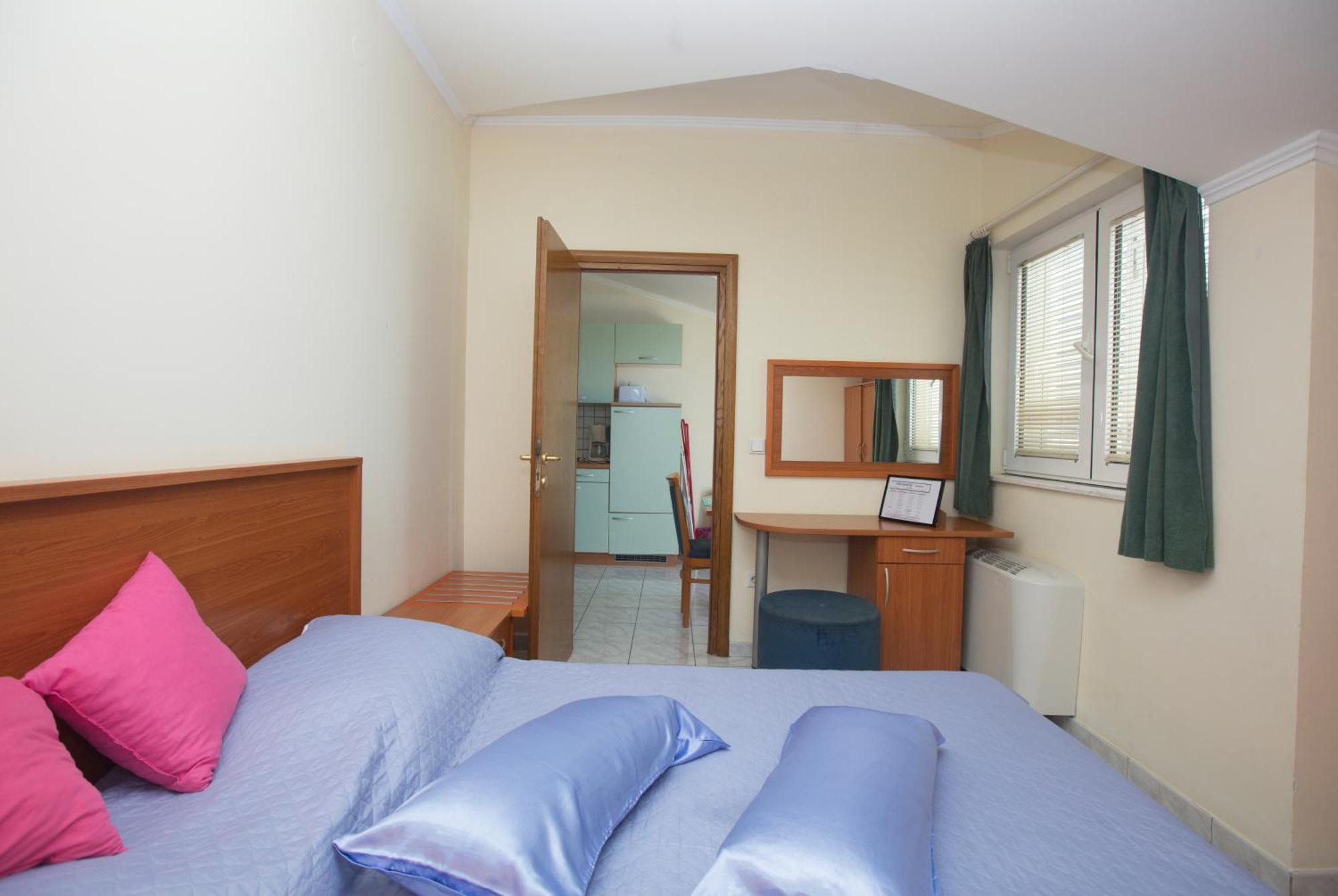 Family Friendly Seaside Apartments Brodarica, Sibenik - 15270 Chambre photo