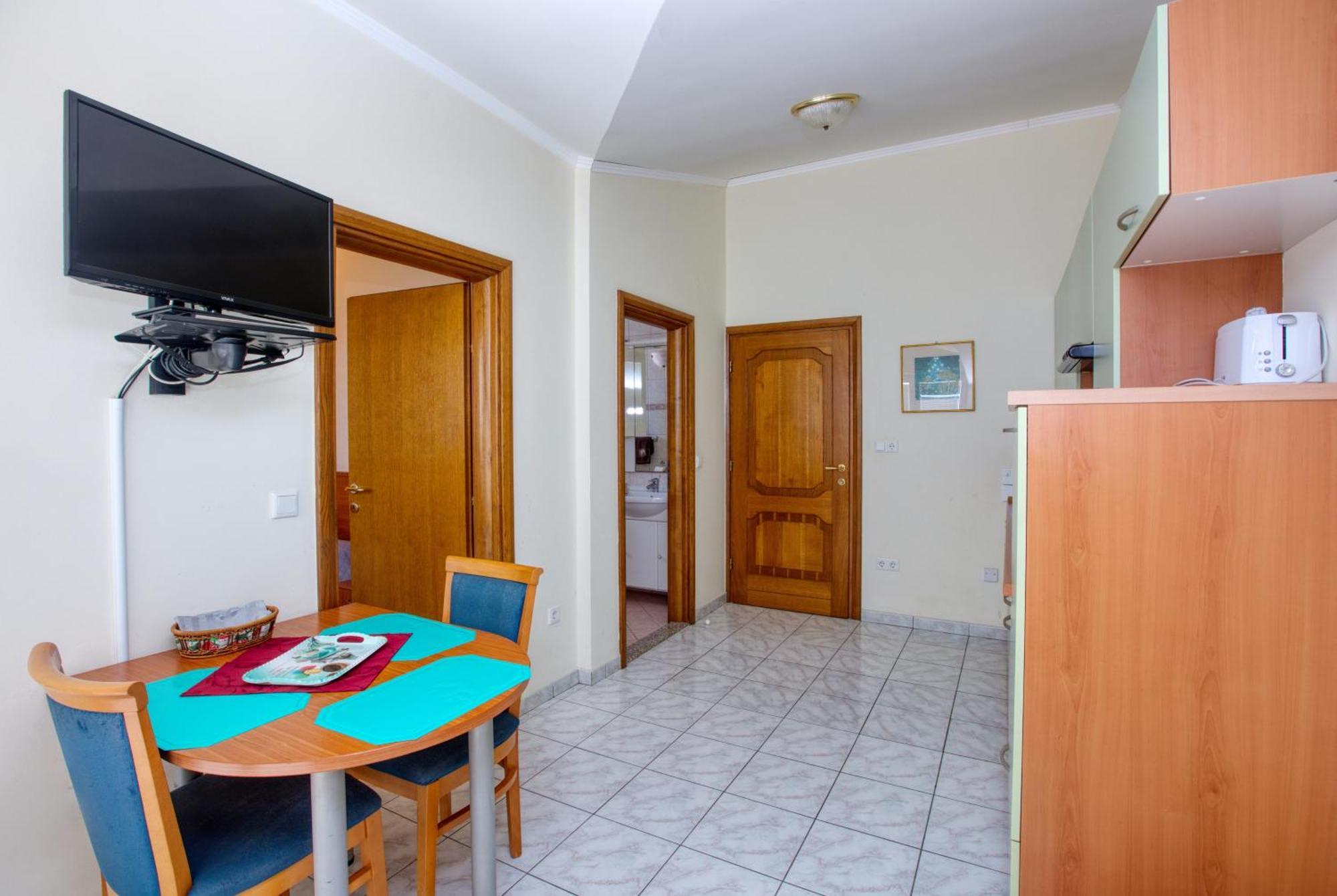 Family Friendly Seaside Apartments Brodarica, Sibenik - 15270 Chambre photo